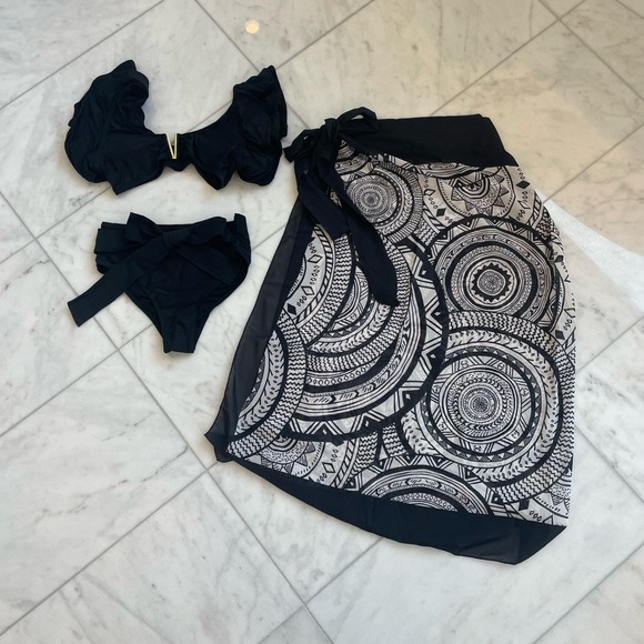 Three piece set ruffle swimsuit set tribal wrap skirt, Size Medium - Picture 5 of 7